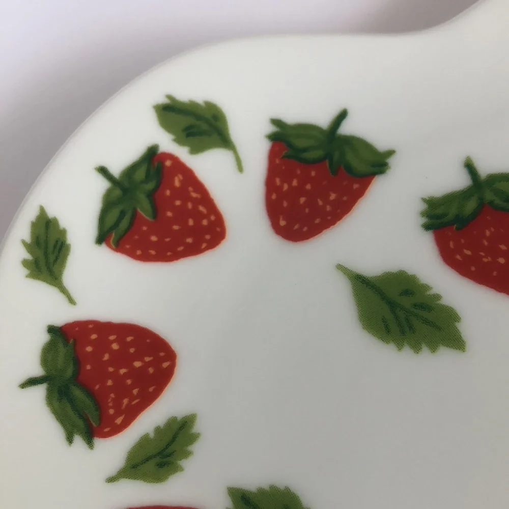 Williams Sonoma Heart Shaped Strawberry And Blackberry Dessert Plates